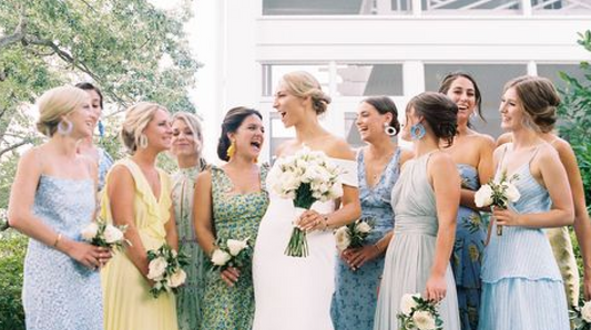 Peinados de invitada:  las últimas tendencias en cabello para bodas