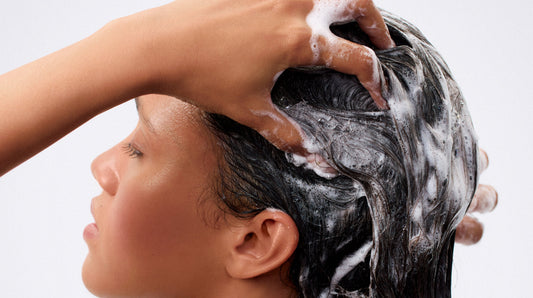 Mitos, verdades y cuidados esenciales sobre el lavado del cabello 🫧